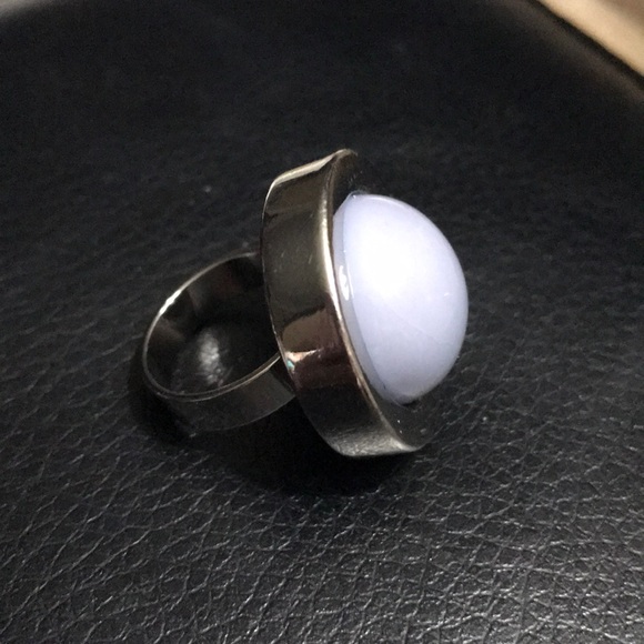 NWOT. MEDIUM GRAYISH BLUE RING WITH SILVERY BAND - Picture 5 of 5